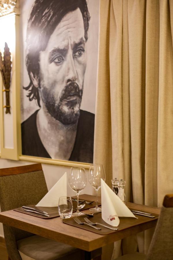 Hotel Les Tourelles Сен Максим Екстериор снимка