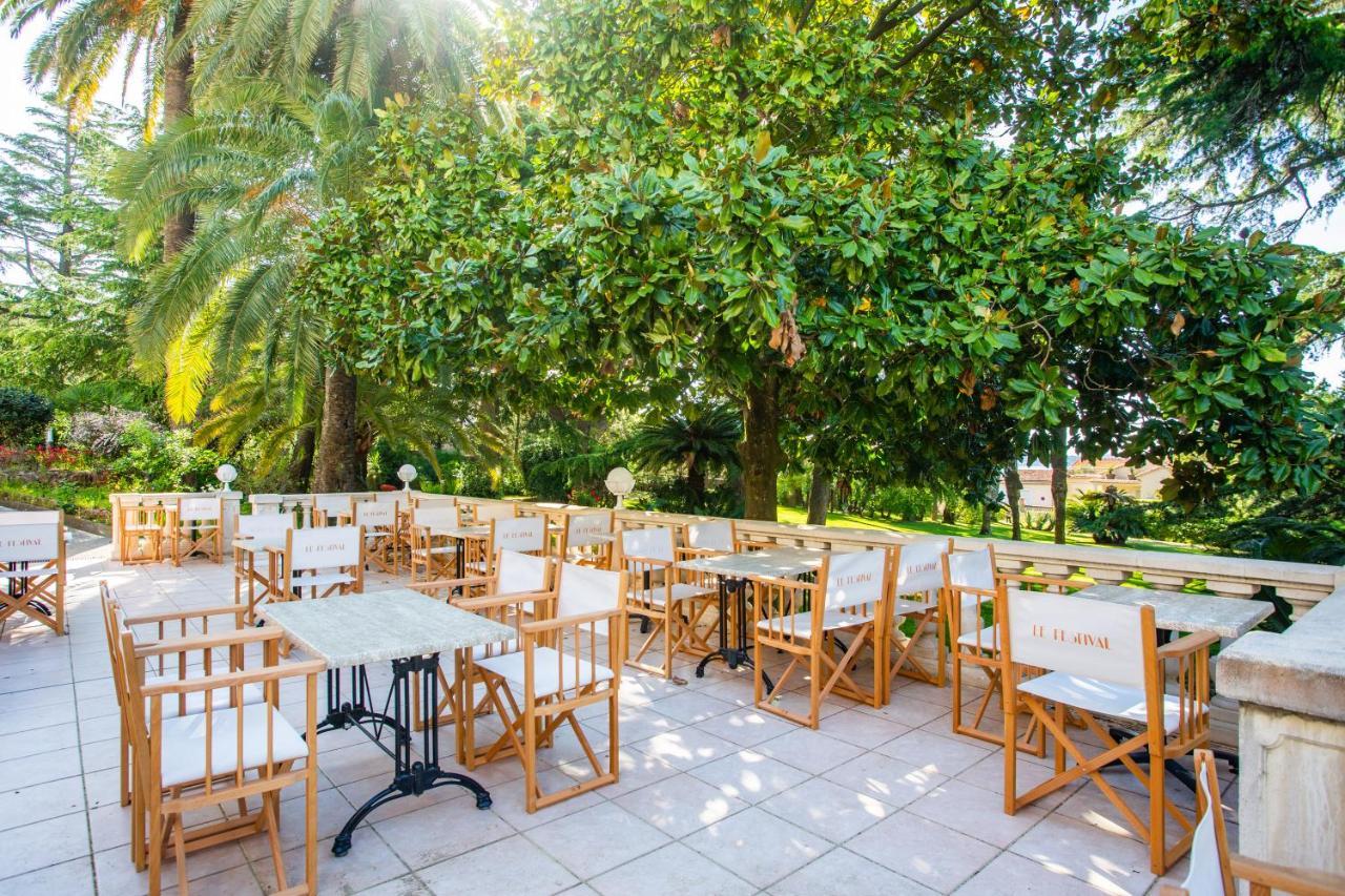 Hotel Les Tourelles Сен Максим Екстериор снимка