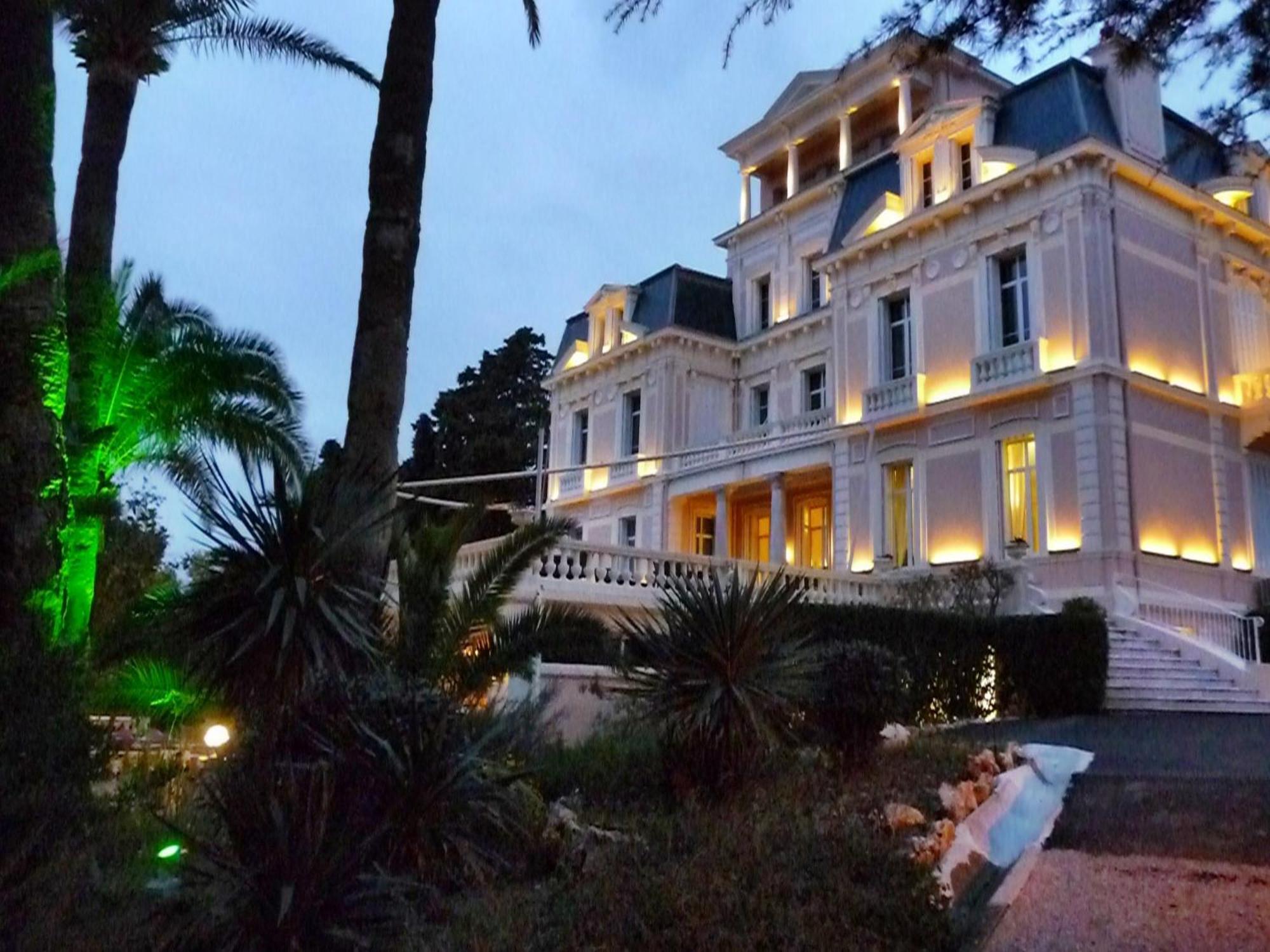 Hotel Les Tourelles Сен Максим Екстериор снимка